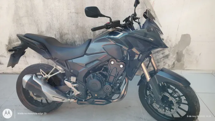 Veículo com uma pequena avaria nas duas rodas e também na carenagem lado esquerdo... 