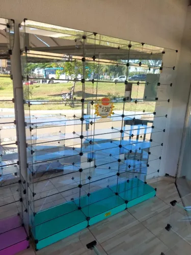 Prateleira de vidro 1,80m fundo espelhado 