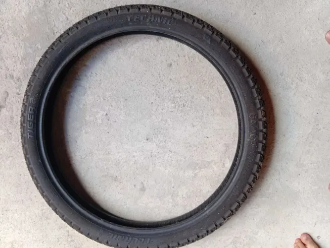 Moto Pneu barato aro 17 vendo ou troco por aro 16 