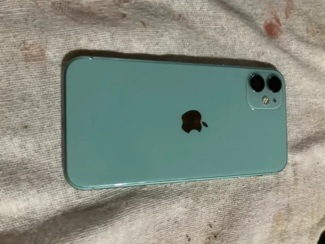 Carcaça iphone 11 verde em perfeito estado
