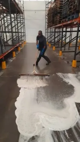 polimento de piso concreto por m2  mão de obra aparti de 100m2 