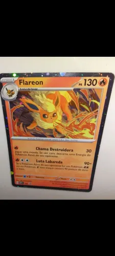 Carta Pokémon Flareon bem conservada 