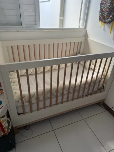 Berço com colchão 2 em 1 em carvalho