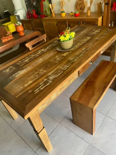 Mesa de Jantar Rústica em Madeira Maciça