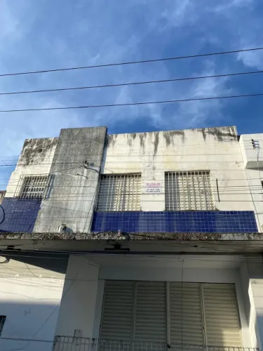 Aluga-se um salão comercial no primeiro andar em Itabaiana, Sergipe. 