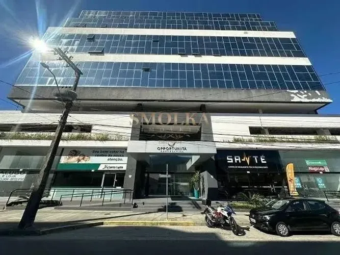 Sala comercial com mezanino à venda, no bairro Saco dos Limões, Florianópolis/SC.