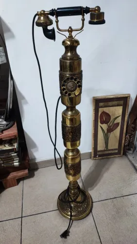 Antigo telefone torre