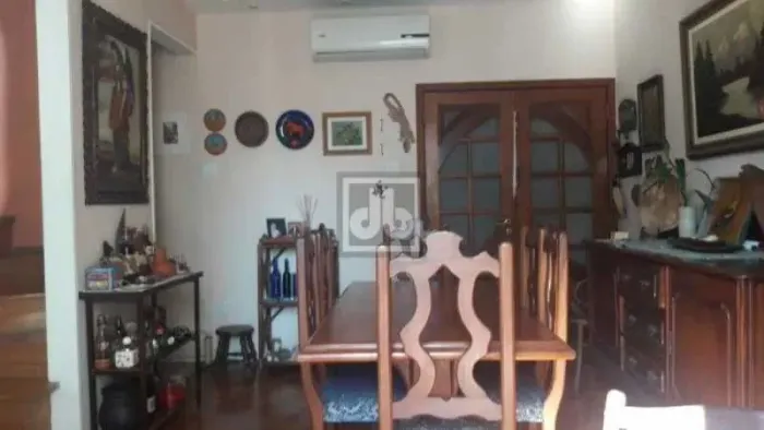 EXCELENTE LOCALIZAÇÃO - ELEVADORES - PORT.24HORAS - SALA AMPLA - ARMÁRIOS - FRENTE - VISTA