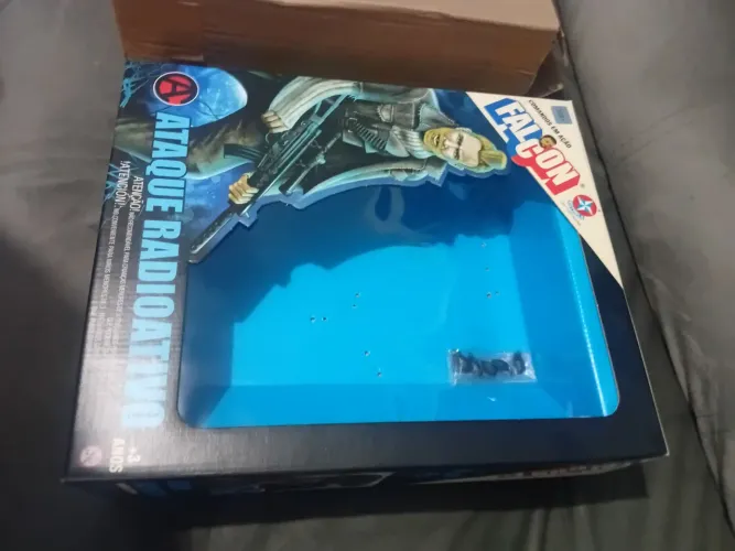 Cx parda e cx do ataque Radioativo acompanha kit com granadas obs sem boneco e sem roupa 