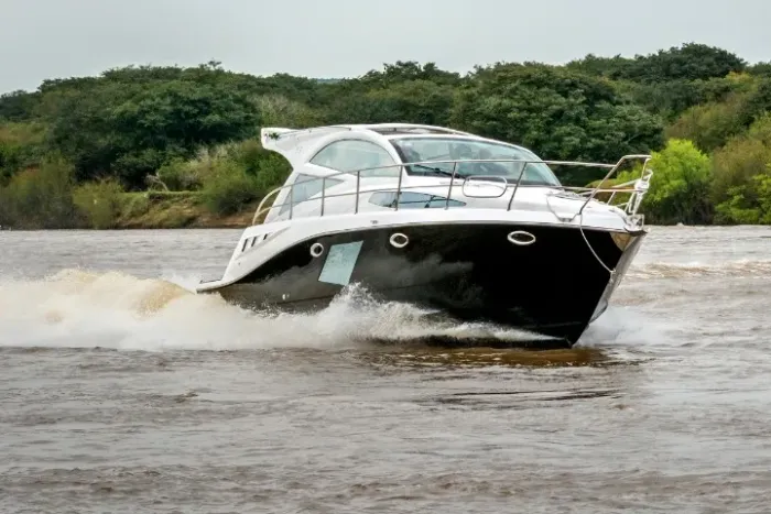 Lancha Infinity 370HT - ZERO