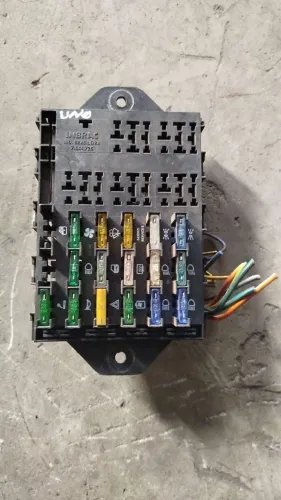 Caixa de fusíveis uno 97