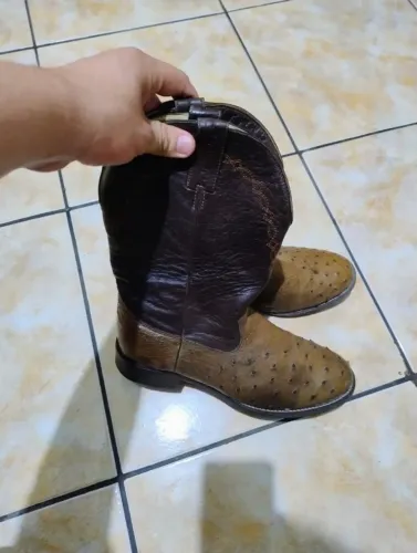 Texana Strut em Couro de Avestruz Tamanho 43, Semi Nova