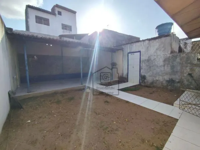 Casa à Venda com Excelente Localização  Ideal para Moradia ou Investimento Comercial - 3 Q