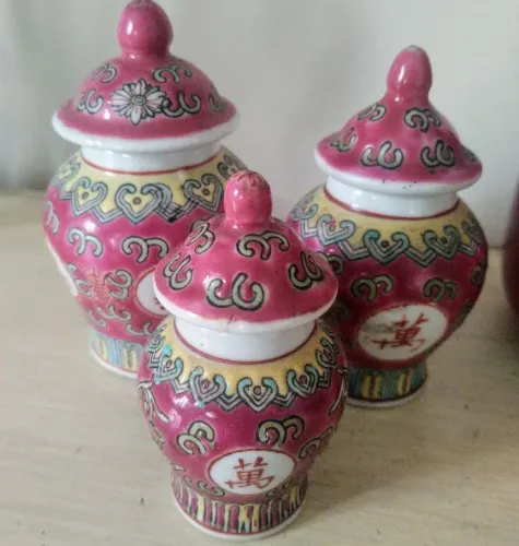 Trio de mini vasos Postiche Porcelana Oriental 