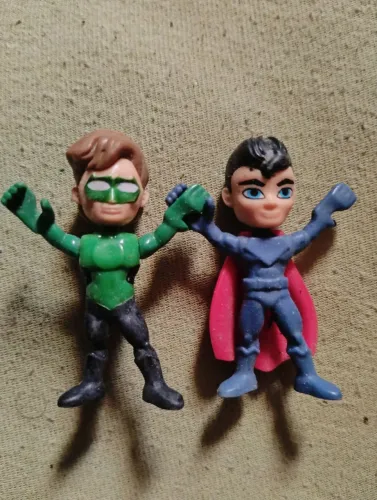 Miniaturas Kinder Ovo Lanterna Verde e Superman sem base