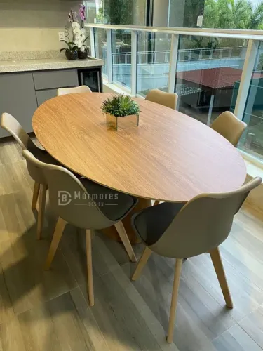 Mesa de Jantar em madeira freijó