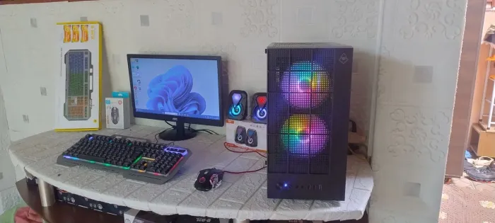 Computador i3, SSD 256gb, tela 19 polegadas LED, 12gb memória ram