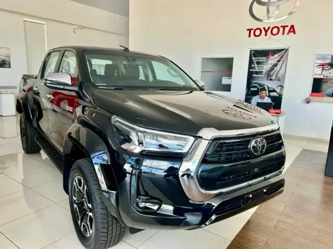 Toyota Hilux CD SRX Plus 4X4 2.8 TDI Die. Aut. 2025