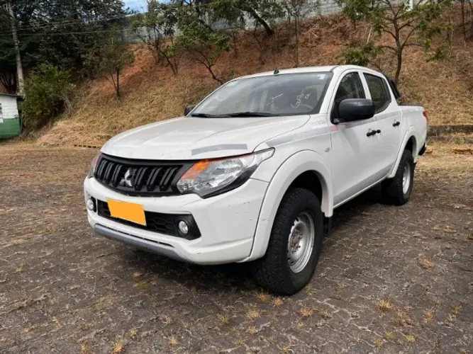 MITSUBISHI / L200 TRITON GL 2,4 CD MEC - 2023