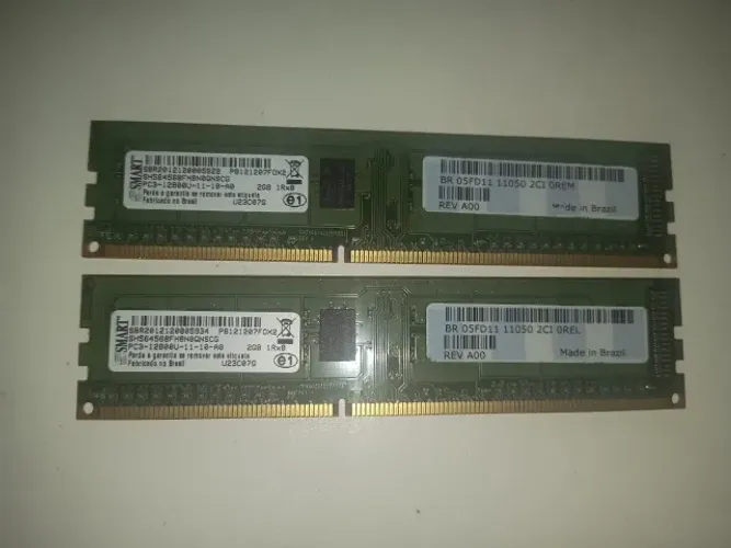 2 memórias RAM de 2 GB - 4GB 