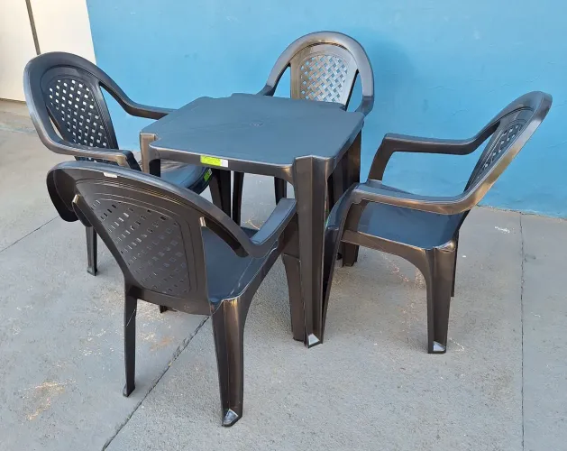 Jogo de Mesa e Cadeiras para Área Externa