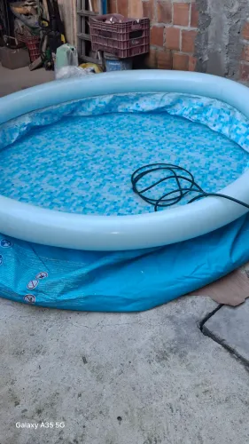 Piscina inflável Bestway 2.300, completa. 