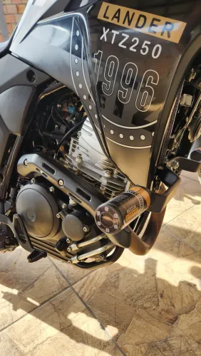 Vende se lander 250 ou negociar por carro.