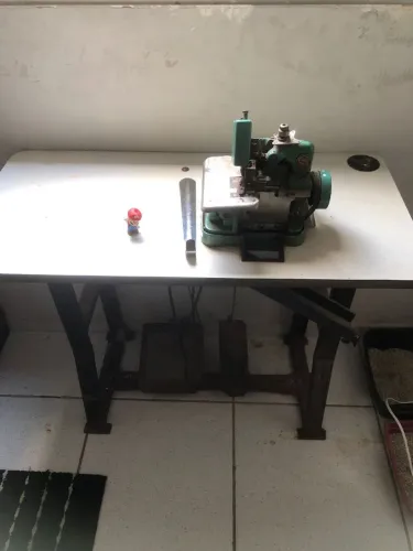 Vendo Máquina de Costura