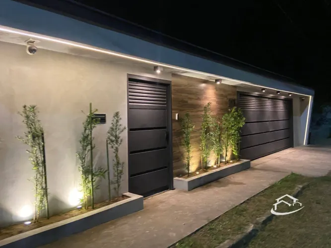 Casa à venda no Belvedere Clube dos 500 Guaratinguetá-SP.