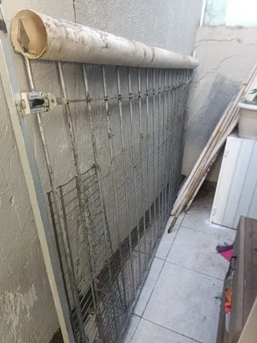 Portão de Ferro Reforçado com Trinco e Dobradiças (Ideal para Garagem, Corredor ou Canil)