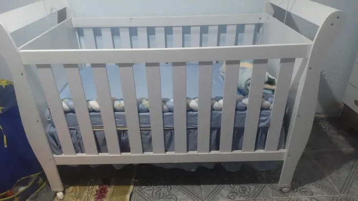 berço infantil semi novo