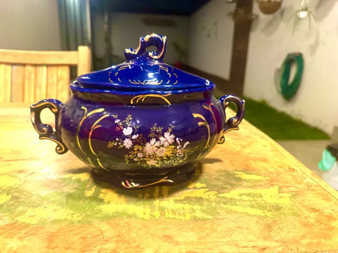 NÃO ENVIO. Peças antigas em azul cobalto, pintadas em ouro.