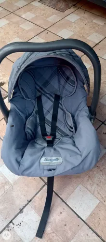 Bebê conforto Burigotto já higienizado 