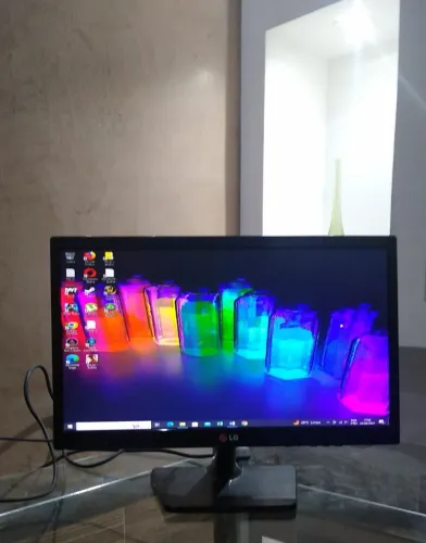 Monitor LED 20 polegadas da LG com adaptador HDMI. Parcelo no cartão