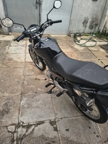 Moto super nova com apenas 2.500 km rodados, toda original.