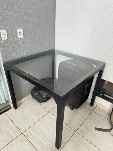 Mesa Industrial 100x100 cm com Tampo de Vidro | Estrutura em Metálon Reforçado
