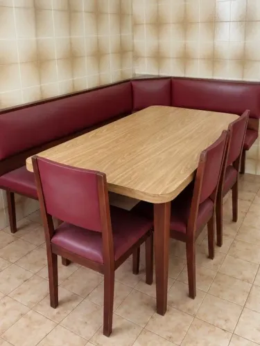 Canto Alemão com Mesa e Cadeiras