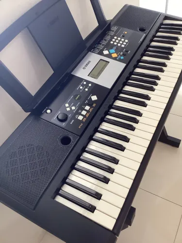 Teclado YAMAHA PSR E223