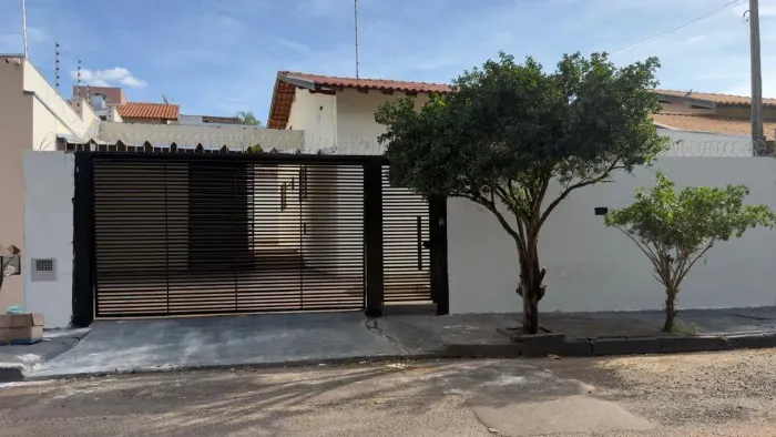 Casa para locação no Bairro Residencial Palestra R$ 2700,00