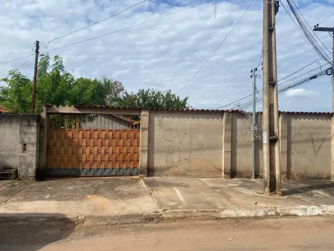 VENDE-SE CASA  SETOR JARDIM DOS BURITIS  ARAGARÇAS/GO