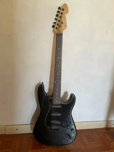 Guitarra Michael Stratocaster 