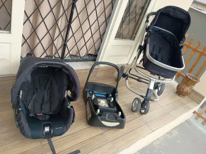Carinho de bebê com bebê conforto