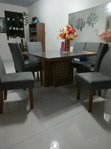 Mesa com 7 cadeiras 