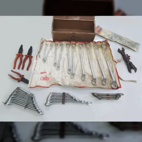 Caixa de ferramentas antigas