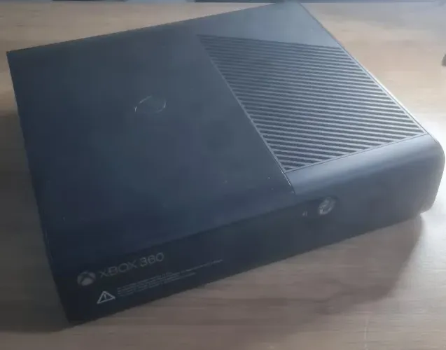 Xbox 360 - Super Slim -LS- spl0it C/ 30+ J0G0s + Kinect (Completo)