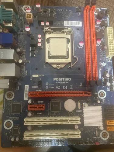 Placa mae Positivo com processador e memória ram a combinar