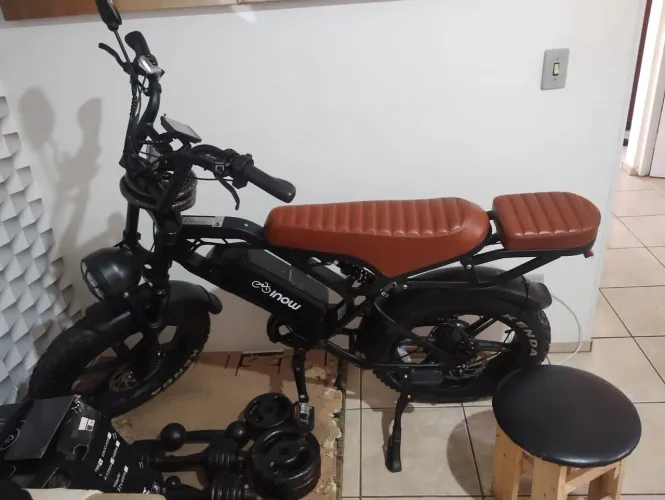 Vende se uma bicicleta elétrica V20 pró da marca inow 