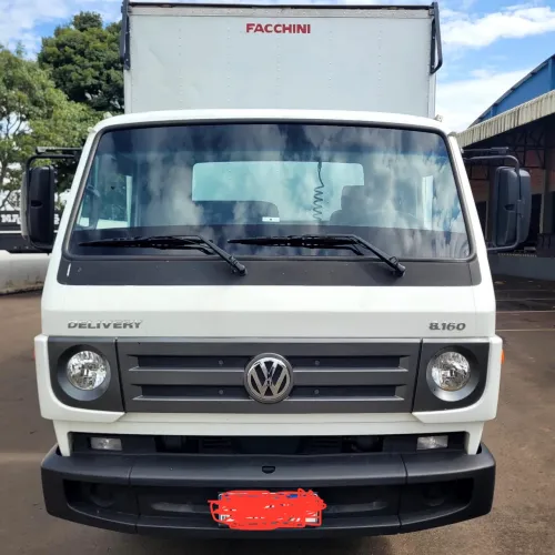 VW 8.160 Delivery 4x2 - 2017 | Baú Facchini 5,5m | PRONTO PARA TRABALHAR