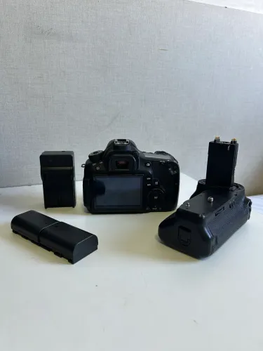 Canon Eos 60d + Grip + 2 Baterias + Carregador