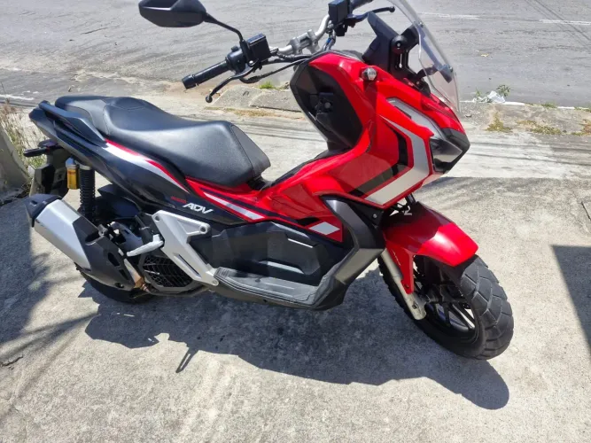 Moto Honda ADV Automática 